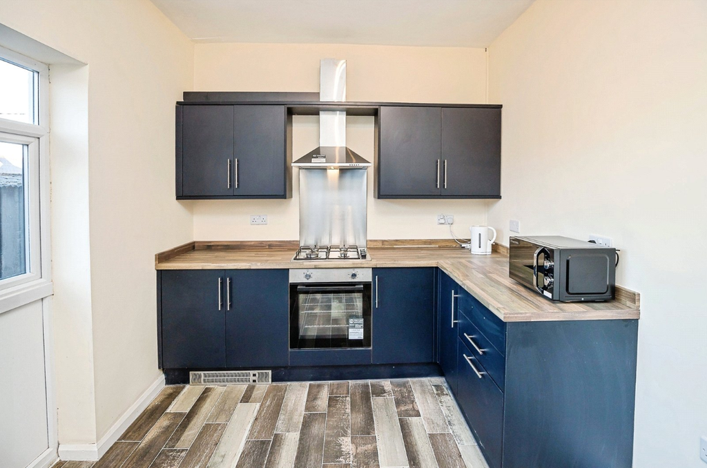 Property photo 2 of 6 Kitchen