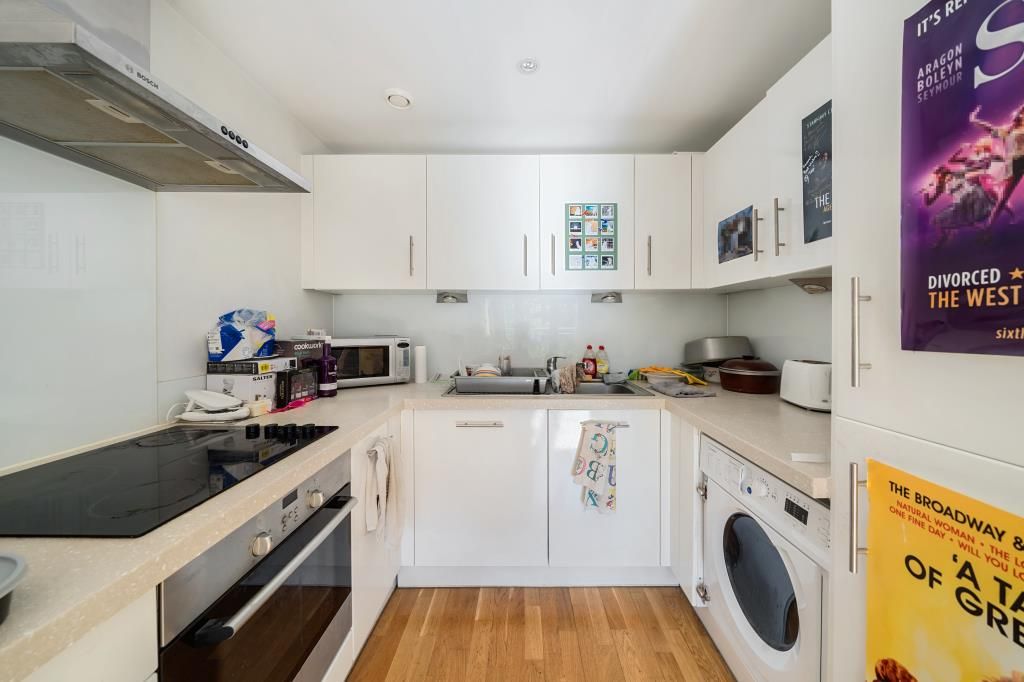 Property photo 3 of 10 Kitchen