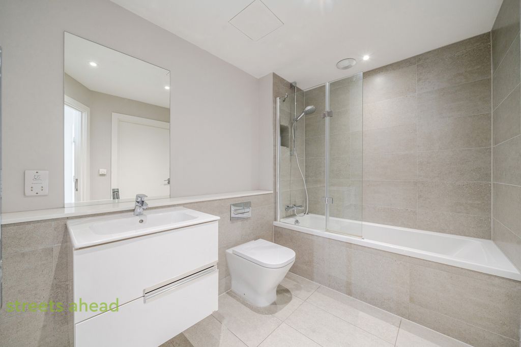 Property photo 3 of 19 11Dec0B2-9809-4d4...