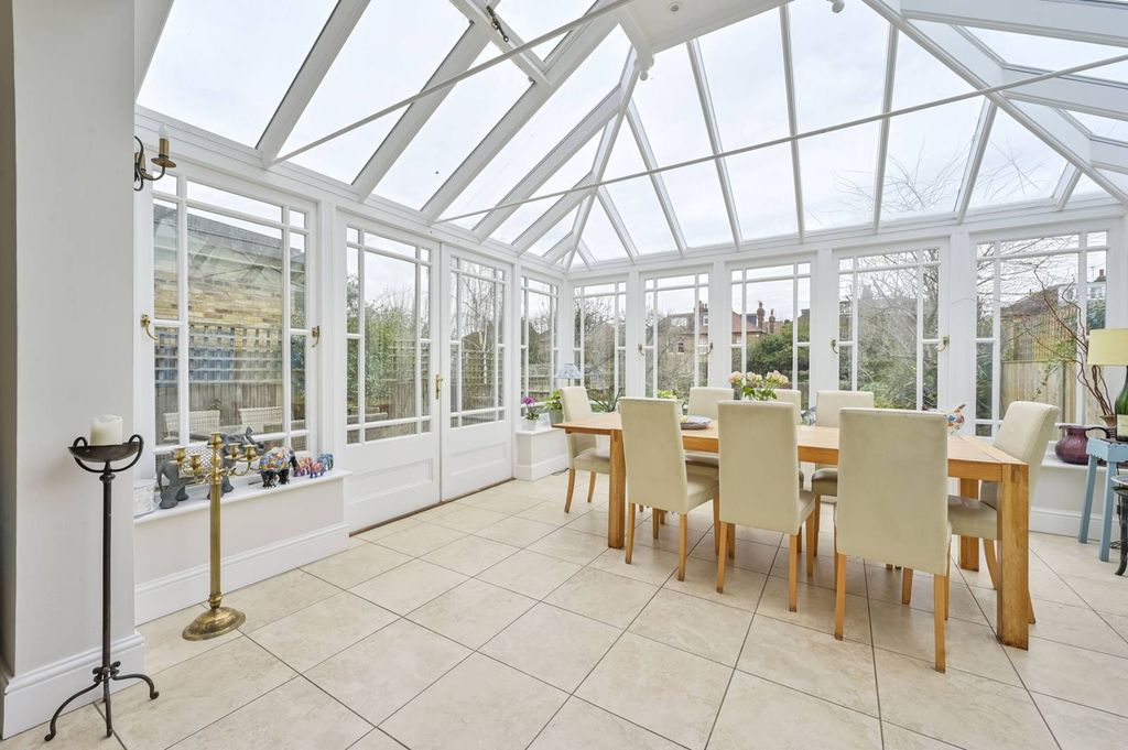 Property photo 3 of 28