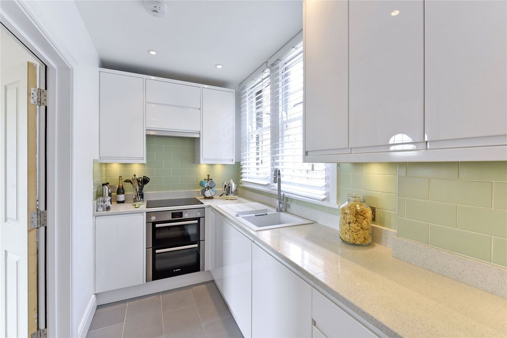 Property photo 3 of 8 Kitchen