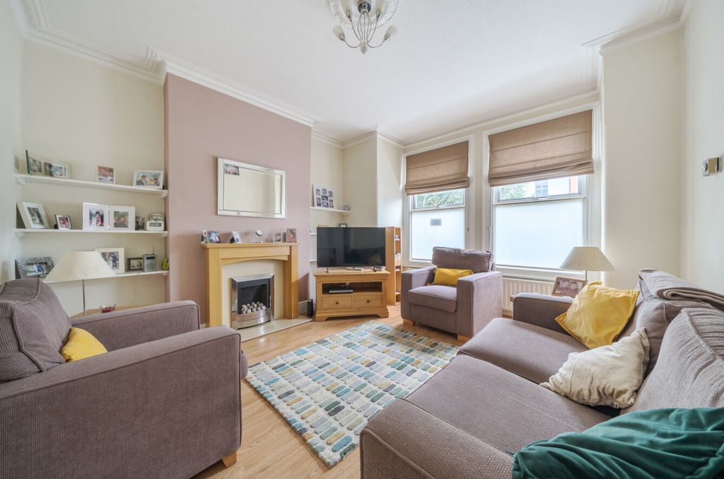Property photo 2 of 12 1333997-16-68946F...