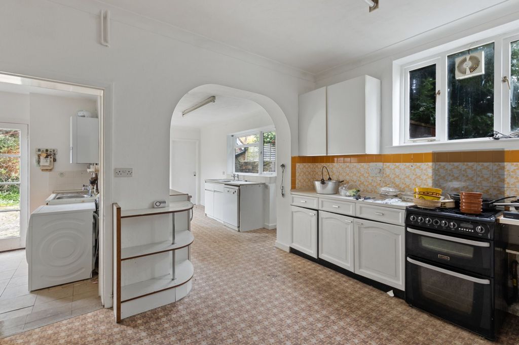 Property photo 3 of 30 Kitchen