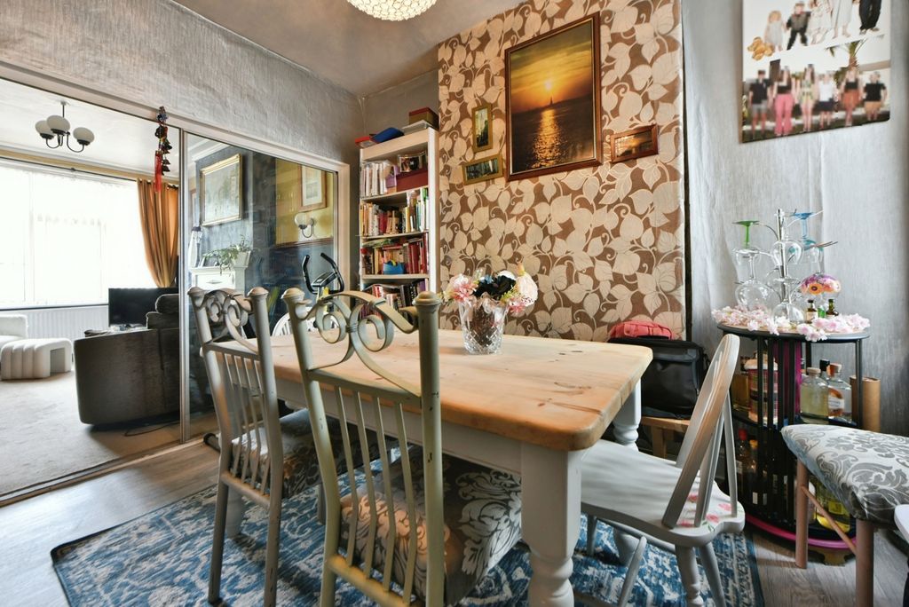 Property photo 3 of 17 Dining Room