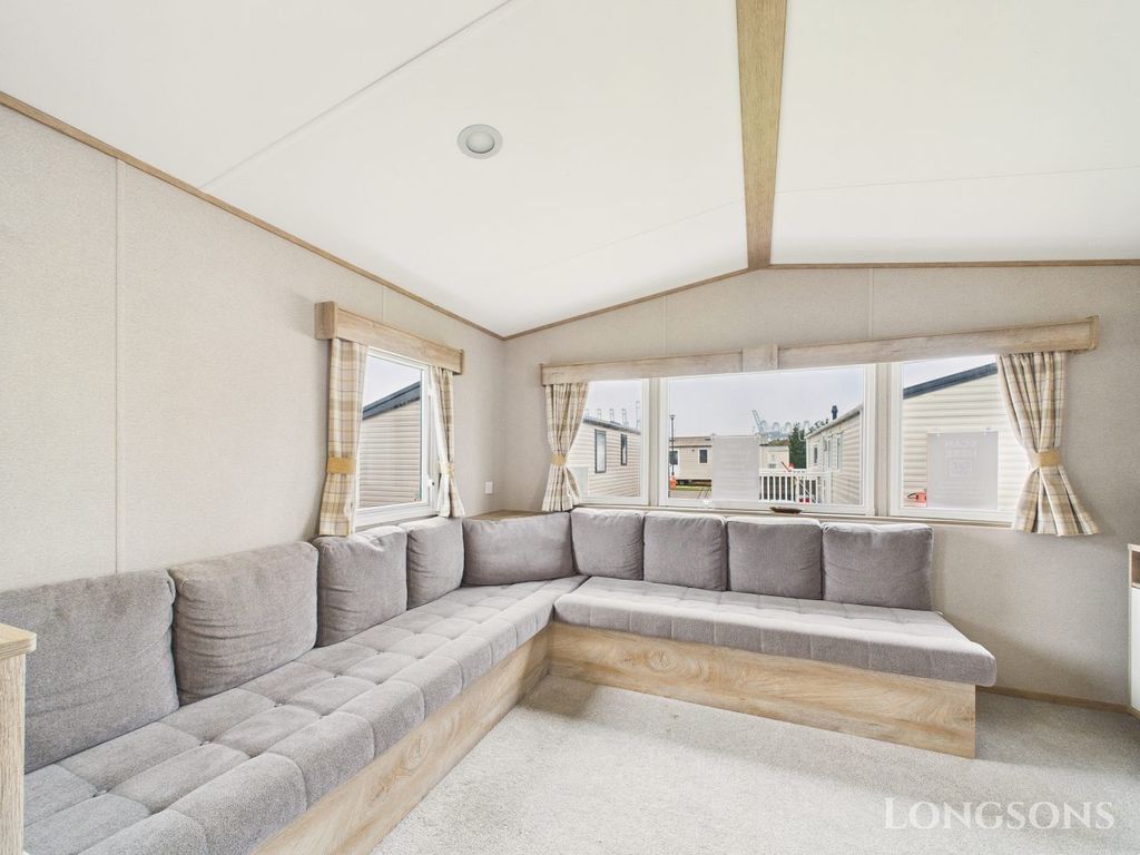 Property photo 3 of 17 Cam02173G0 Pr0327 Still027