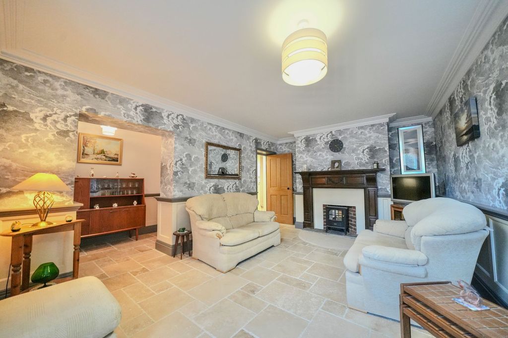 Property photo 2 of 34