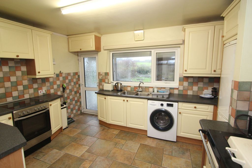 Property photo 2 of 27