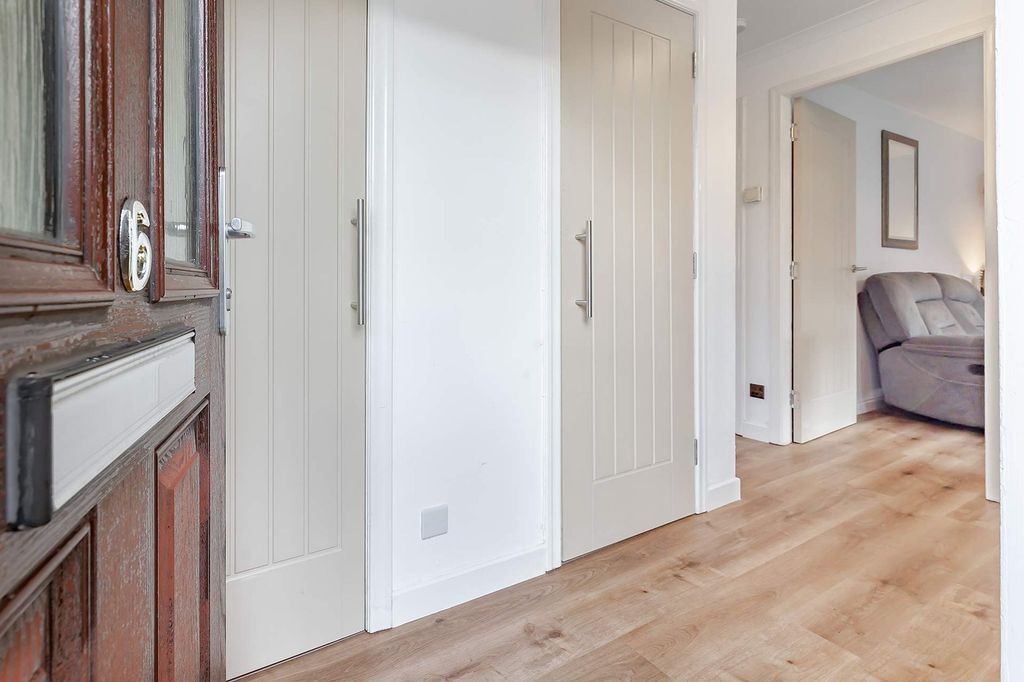 Property photo 2 of 11 Hall