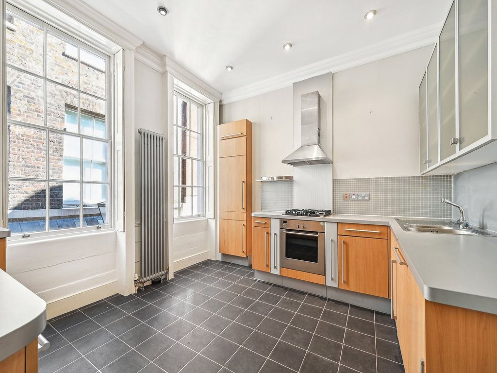 Property photo 2 of 14 Earlham Street