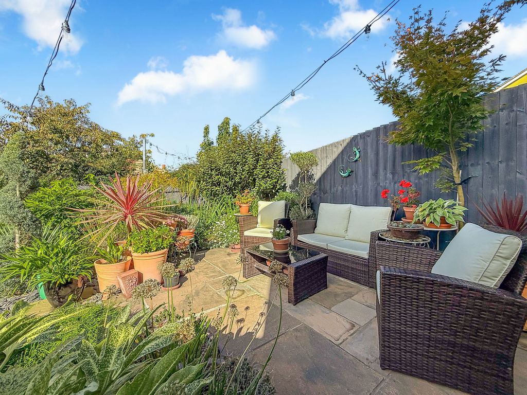 Property photo 2 of 20