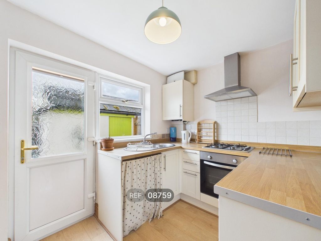 Property photo 3 of 15 Kitchen