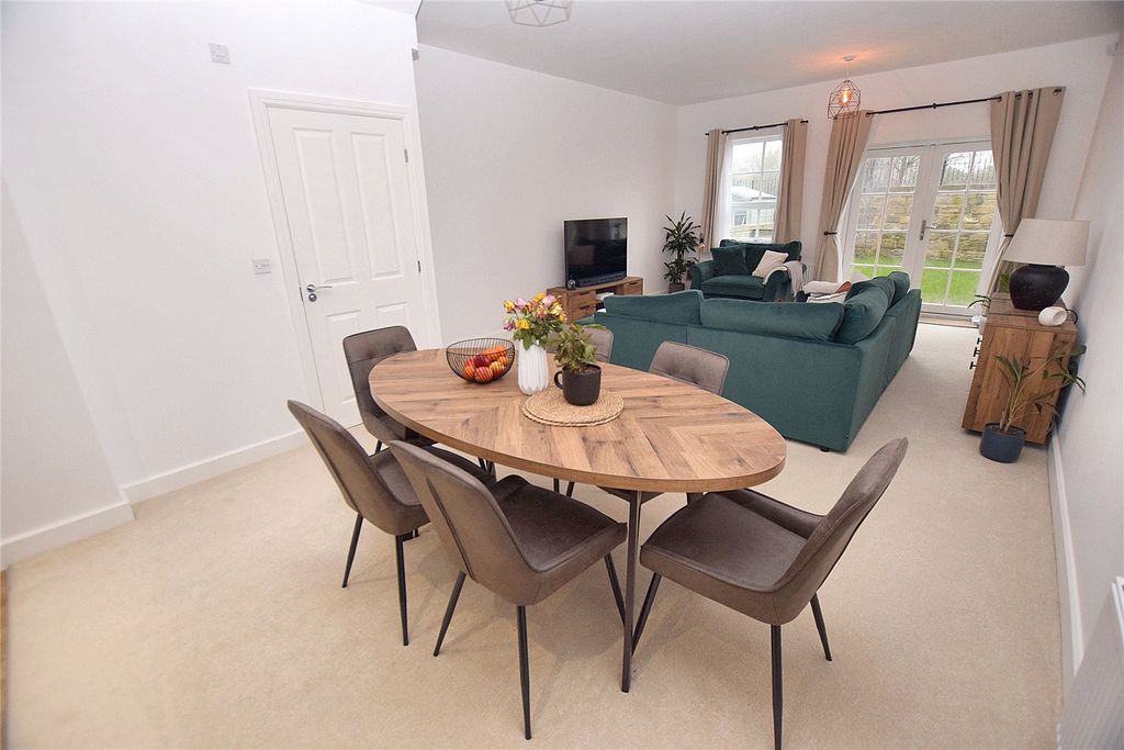 Property photo 2 of 23 Dining Area