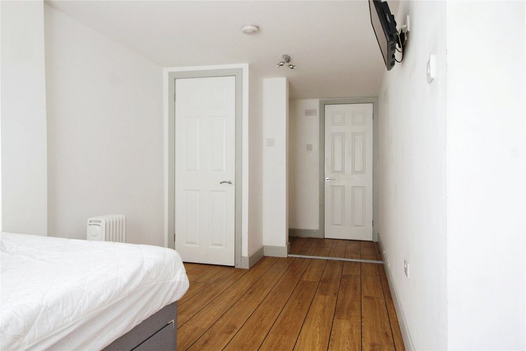 Property photo 3 of 5 Picture No. 04