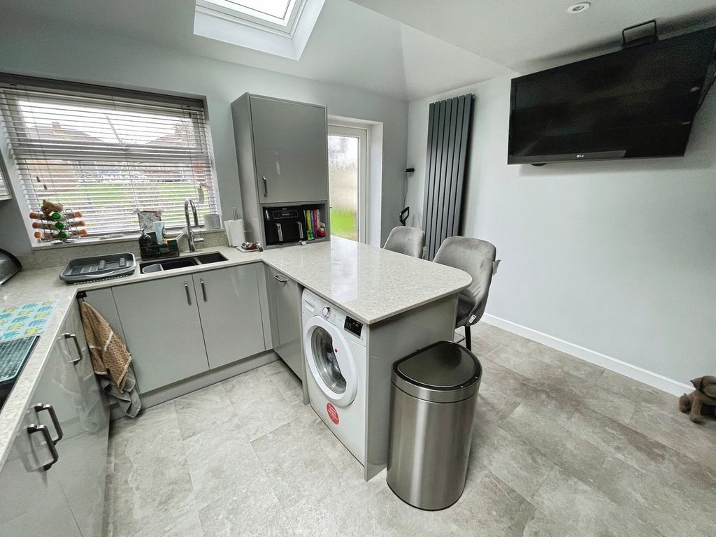 Property photo 3 of 22 Kitchen/Breakfast Room