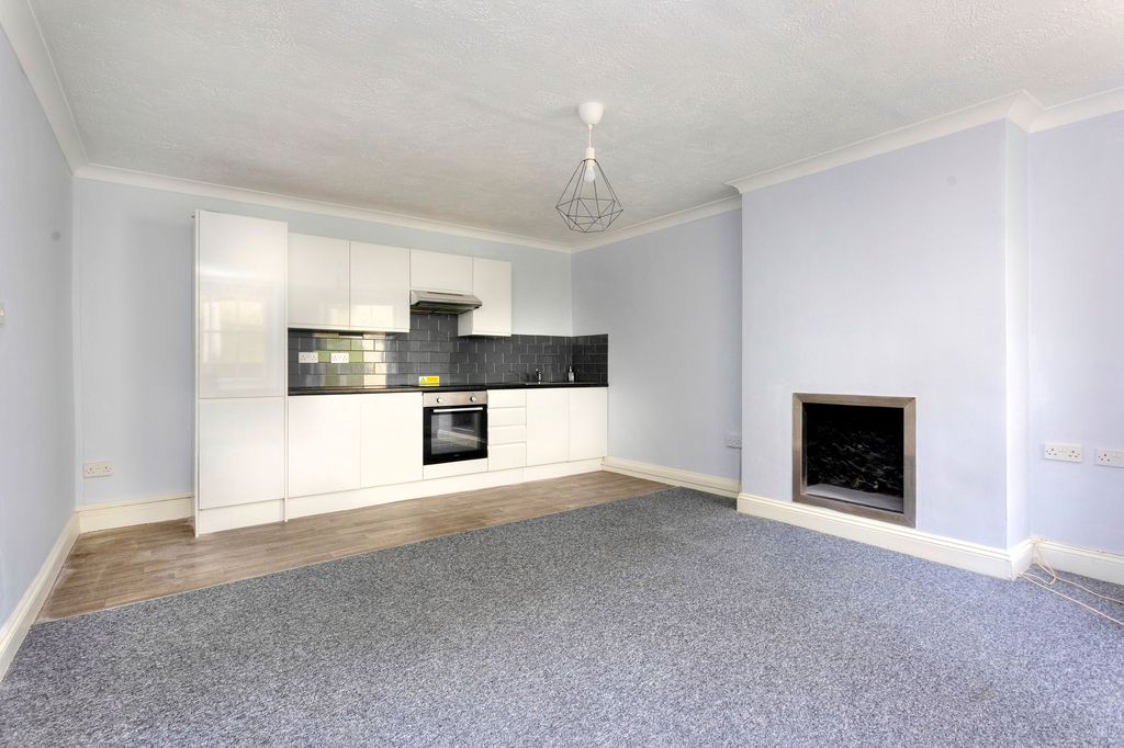 Property photo 2 of 30