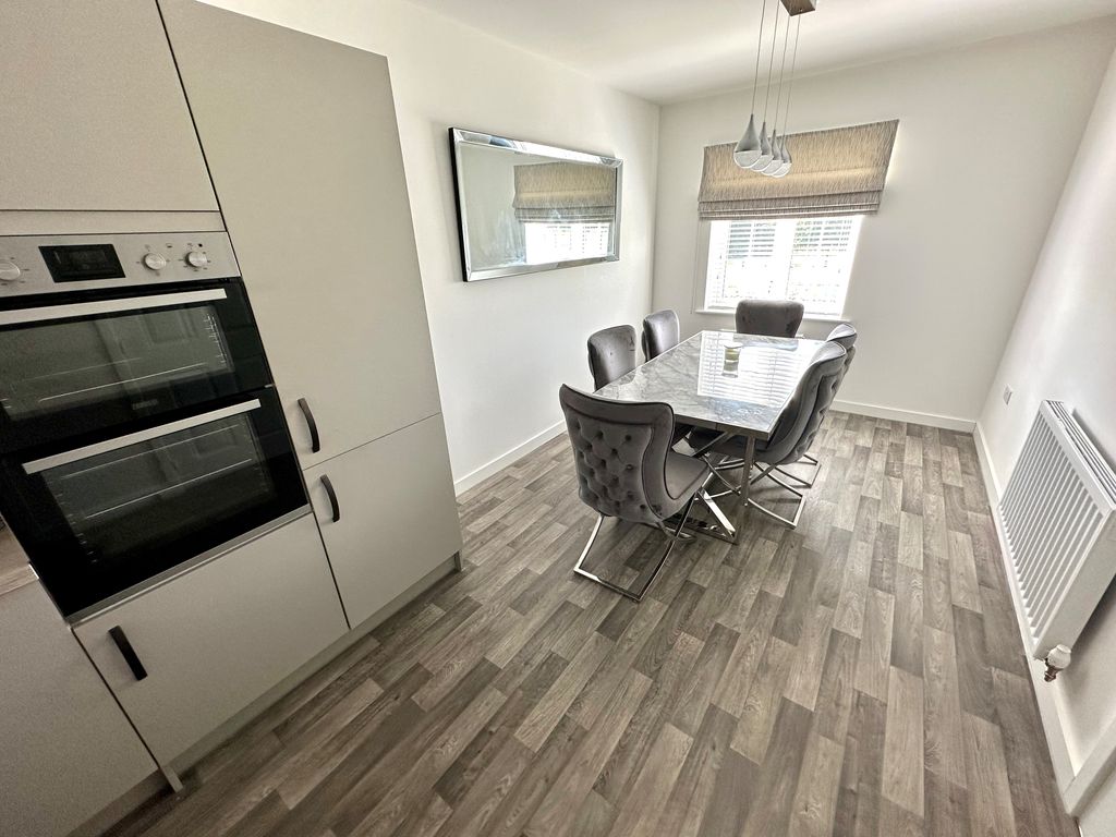 Property photo 3 of 14 Kitchen