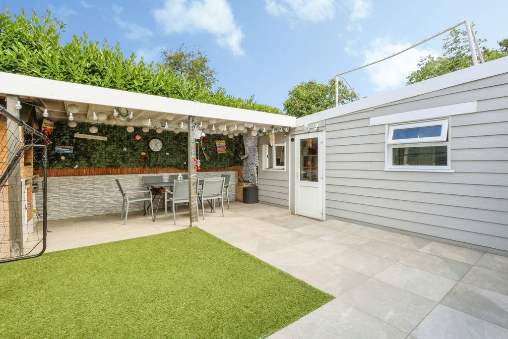 Property photo 2 of 20 Pbox-Img.Jpg
