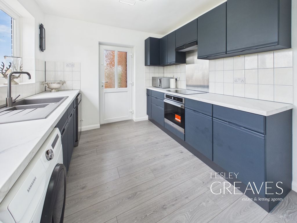 Property photo 3 of 15 Kitchen