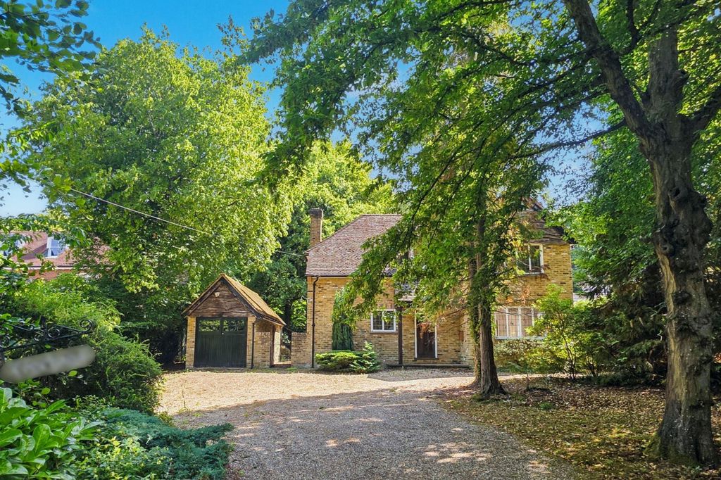 Property photo 3 of 23 66 Burgess Wood Road South, Beaconsfield, Buckinghamshire Hp9 1Ej