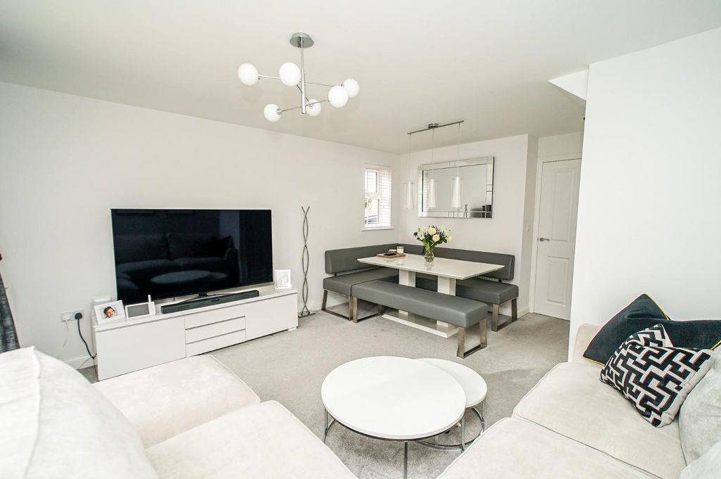 Property photo 2 of 23