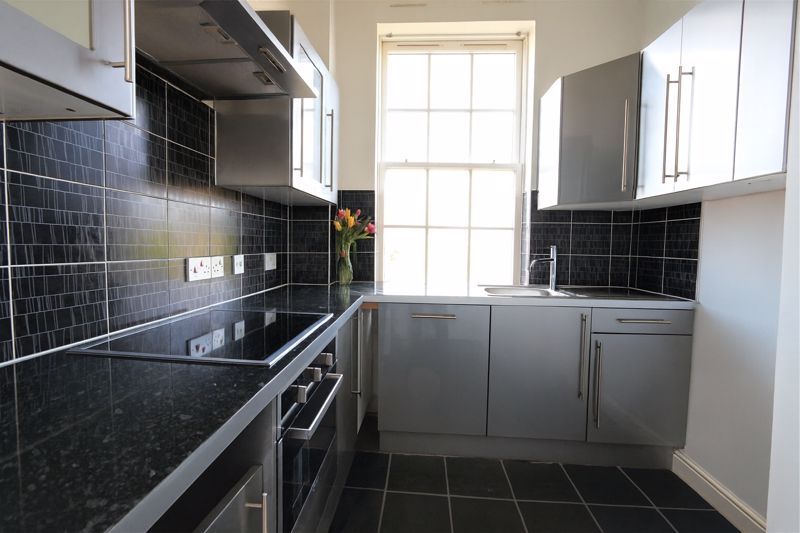 Property photo 2 of 6 Photo 4