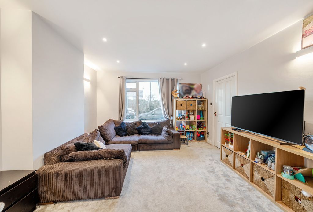 Property photo 3 of 12 1419339-14-69A9Bb...