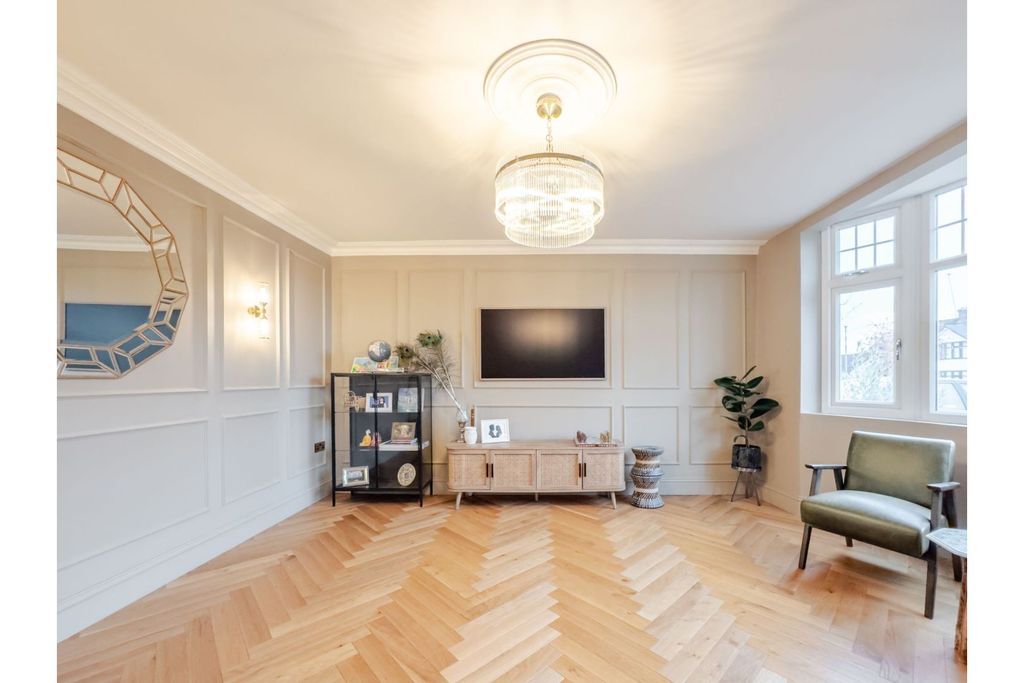 Property photo 2 of 32