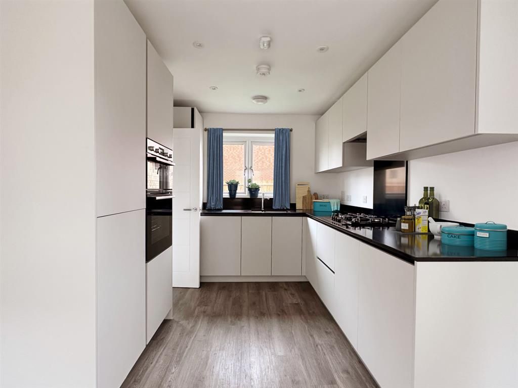 Property photo 1 of 8 Kitchen