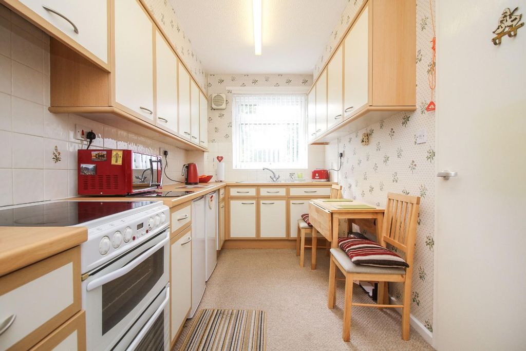 Property photo 2 of 8 5