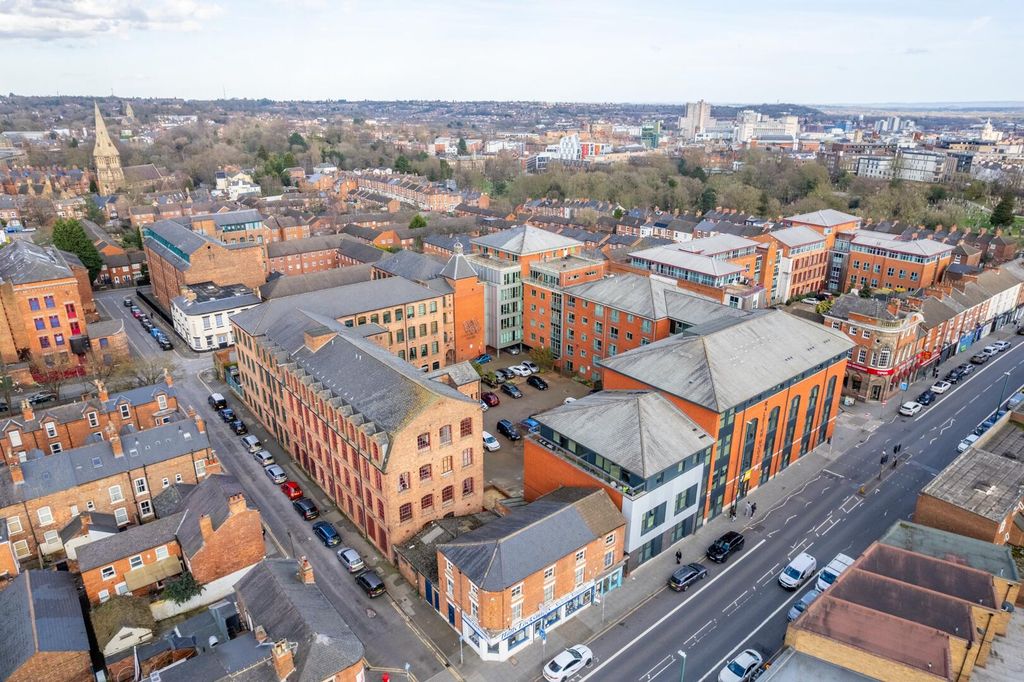 Property photo 1 of 17 Exterior