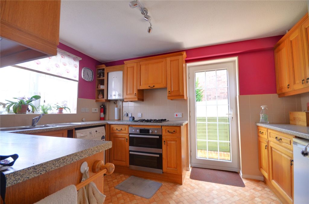Property photo 3 of 12 Kitchen