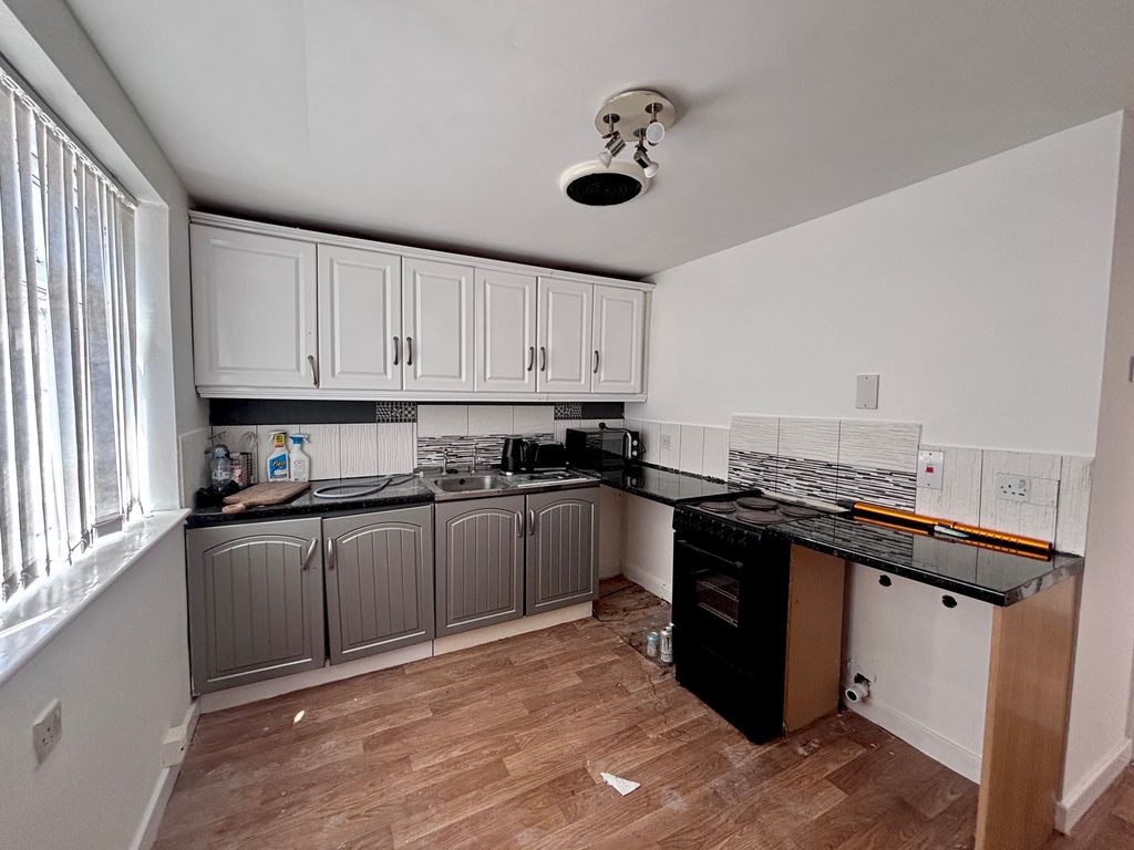 Property photo 2 of 5 Kitchen