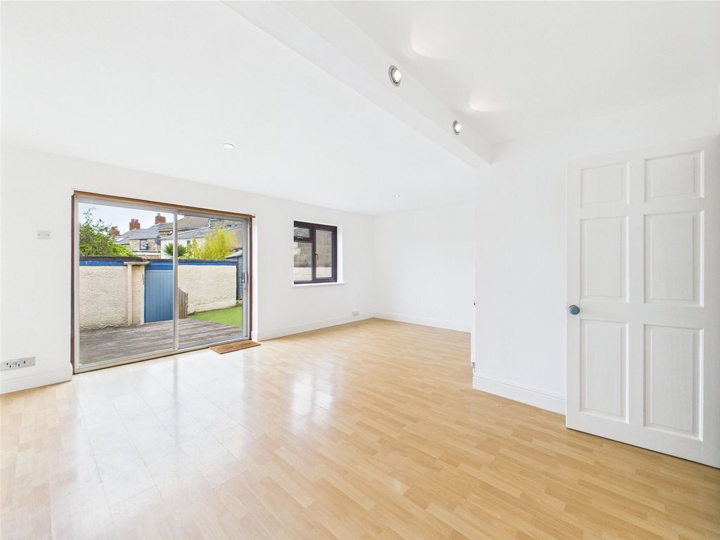 Property photo 2 of 15 Picture No. 48