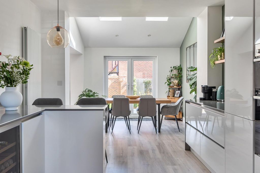 Property photo 3 of 35 1439599-36-69d4F5787F921.Jpg