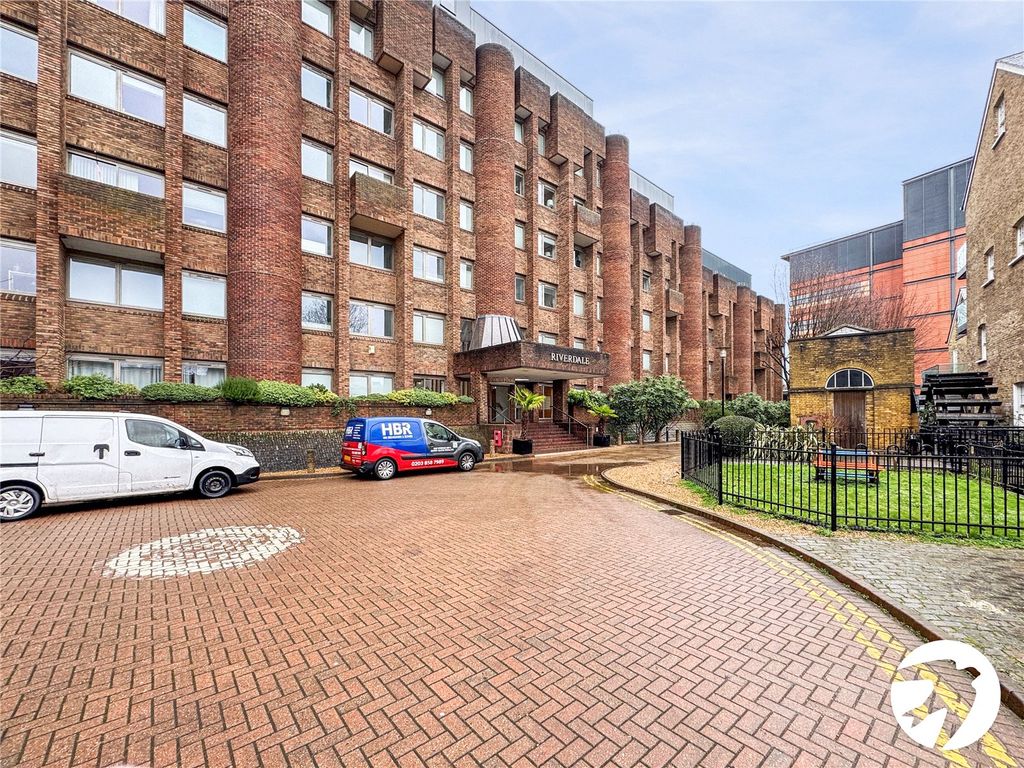 Property photo 1 of 9 External