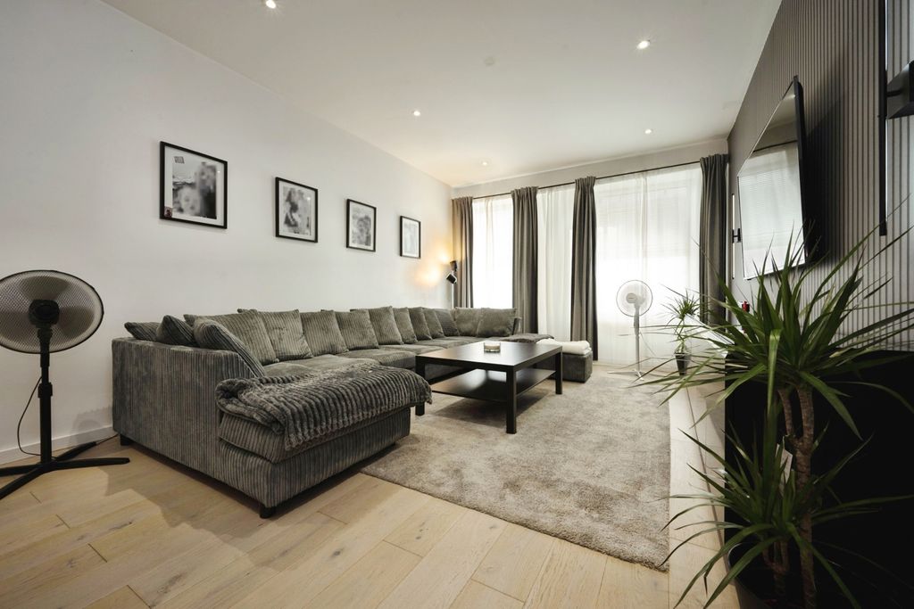 Property photo 2 of 15 Pbox-Img.Jpg