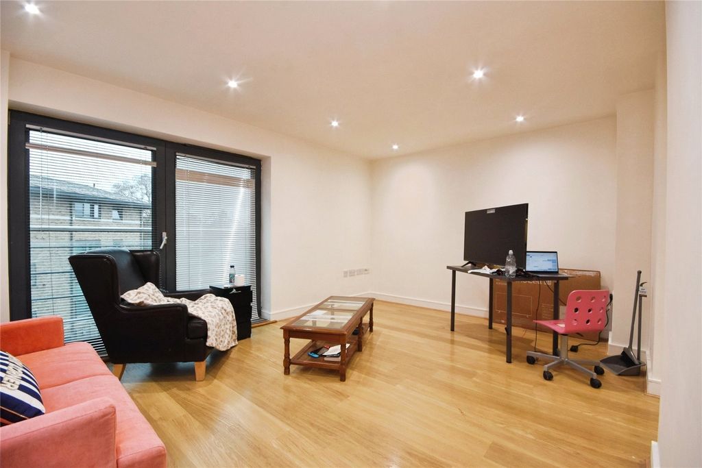 Property photo 2 of 9 Lounge