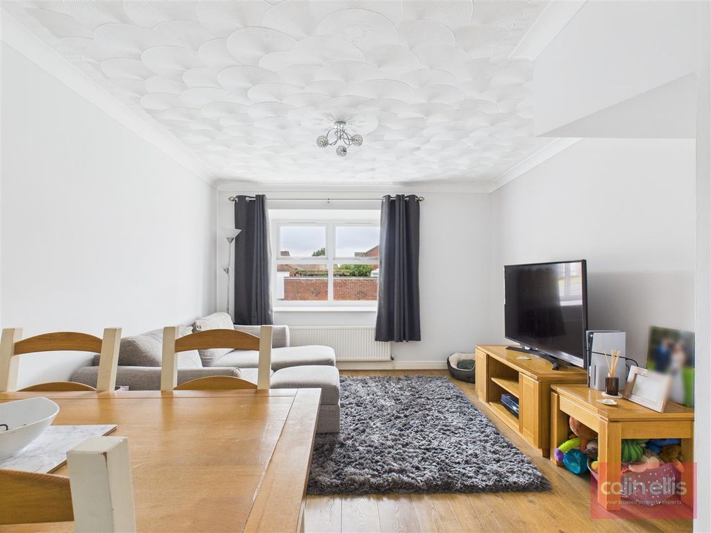 Property photo 3 of 12 Cam05075G0-Pr0187-Still007.Jpg