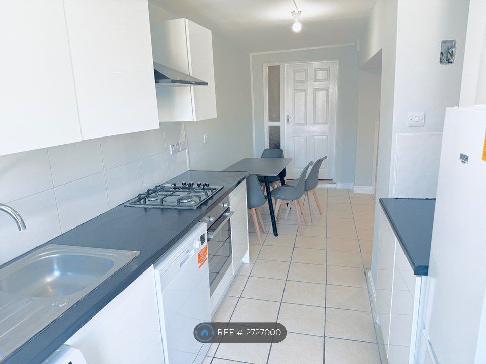 Property photo 3 of 19 Kitchen/Lounge