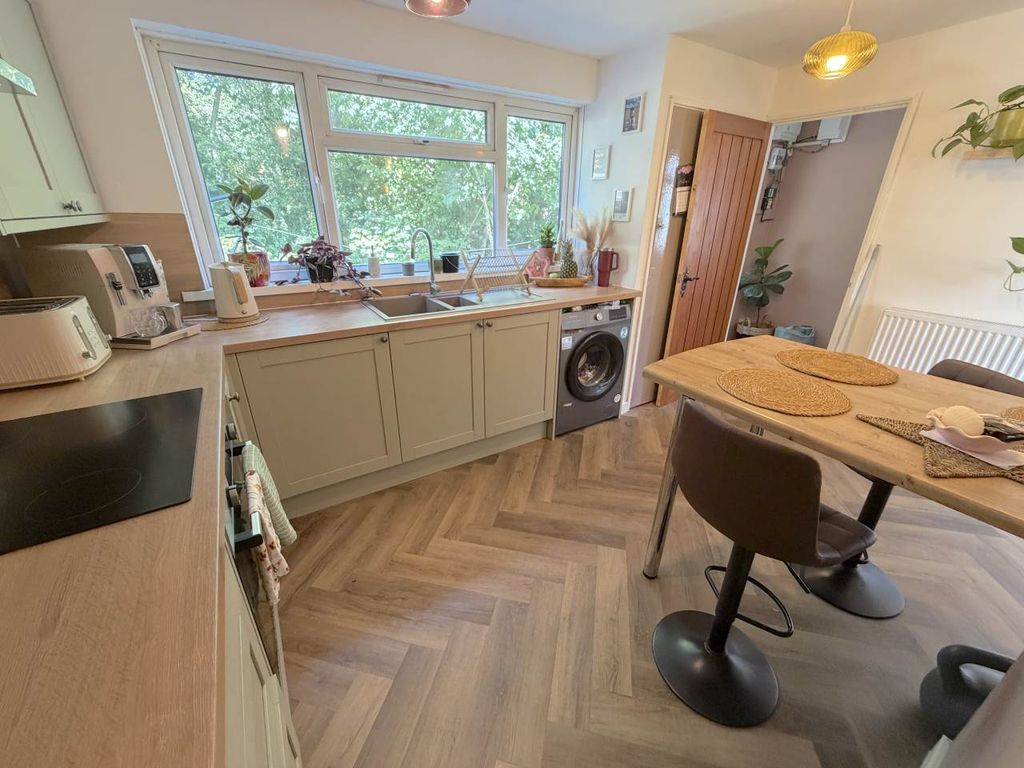 Property photo 2 of 16 Kitchen