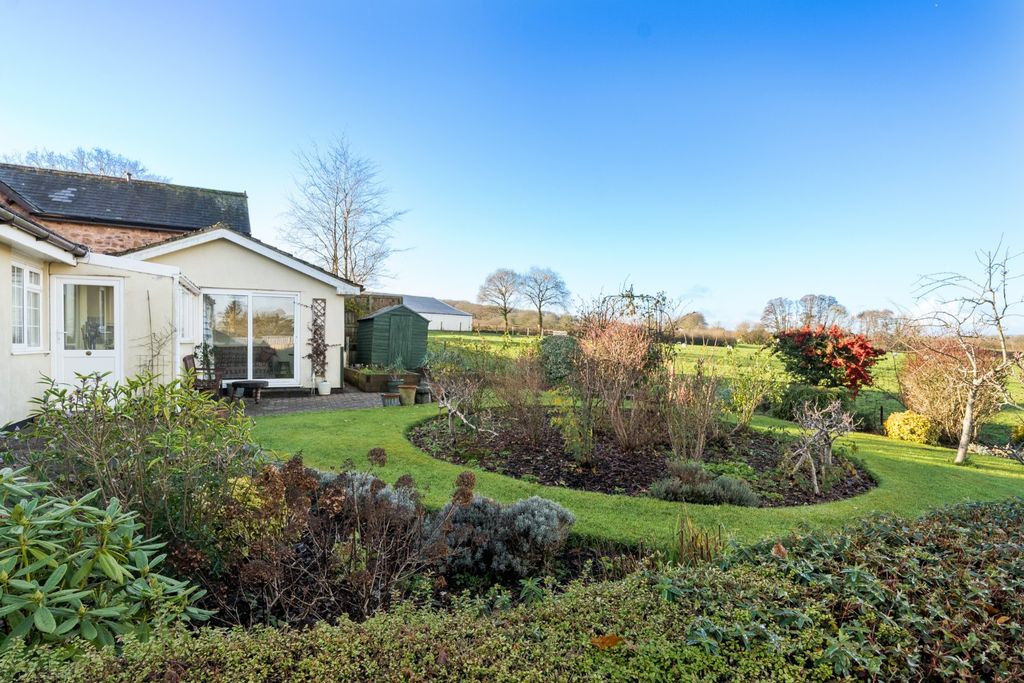 Property photo 2 of 20 Seddons, Tiverton