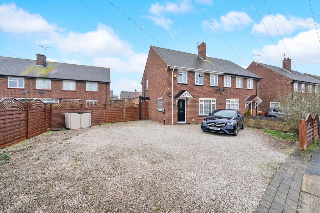 Property photo 1 of 16 Three Bedroom Semi Detached House In Uxbridge