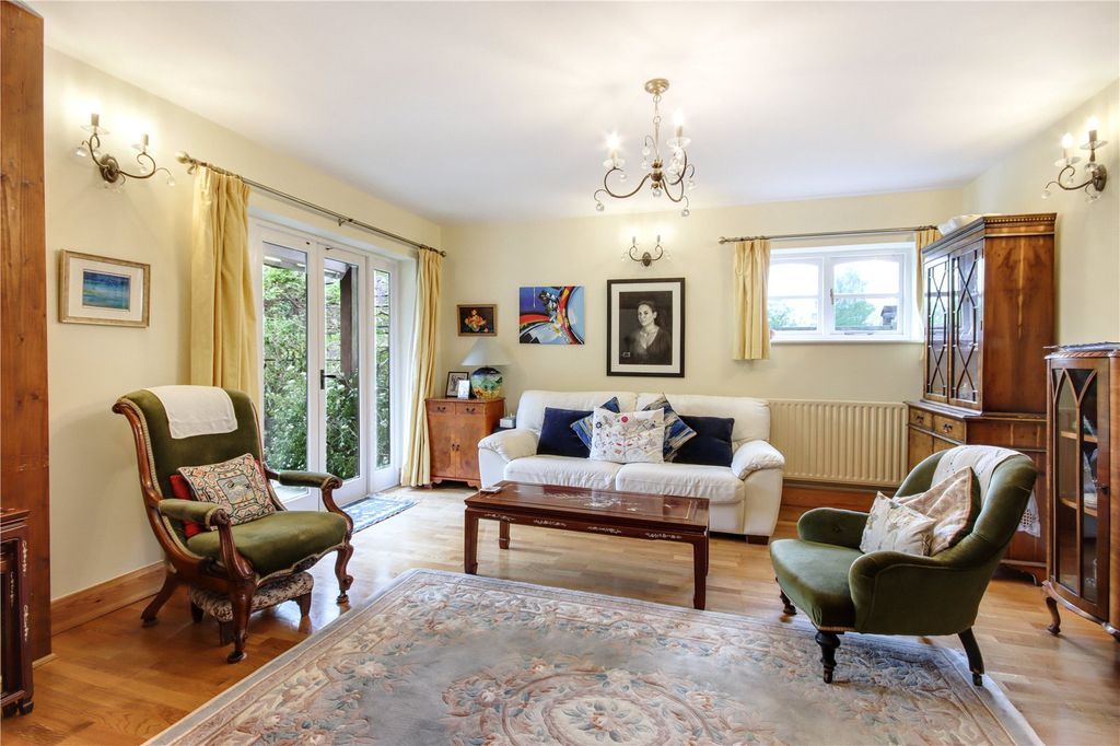 Property photo 3 of 14 Sitting Room
