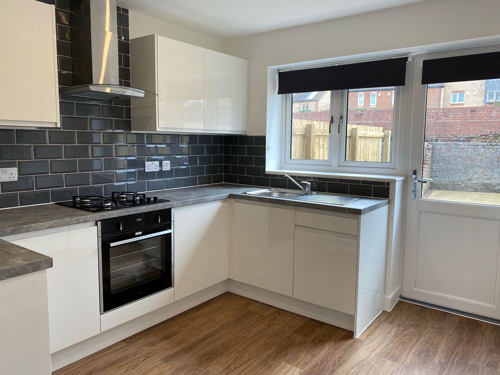 Property photo 3 of 9 Kitchen