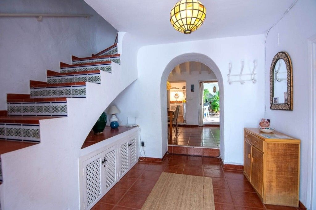 Property photo 1 of 10 Hall