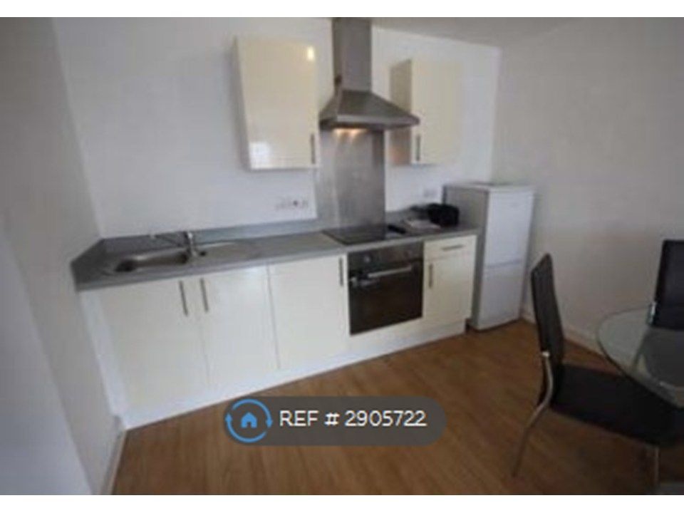 Property photo 2 of 12 Modern Fitted Kitchen