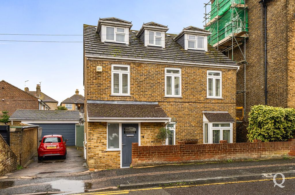 Property photo 1 of 33 8B6699A3-cc5c-4c6...