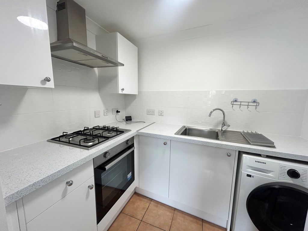 Property photo 2 of 10 Kitchen