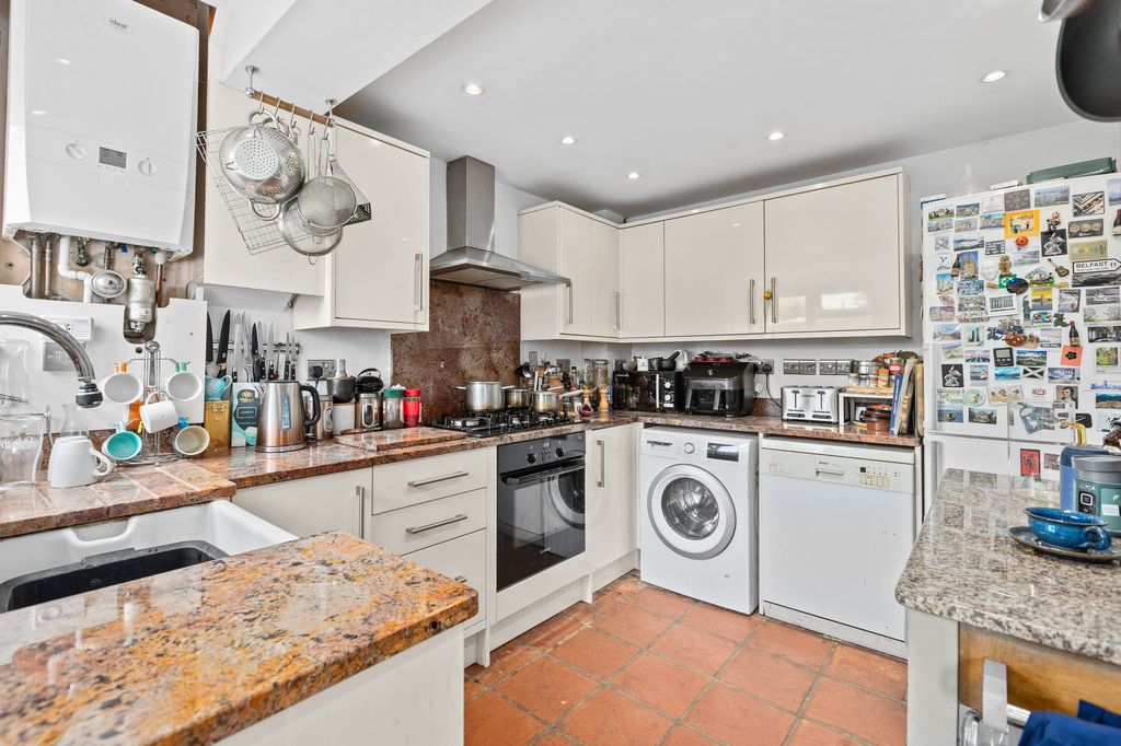 Property photo 2 of 19