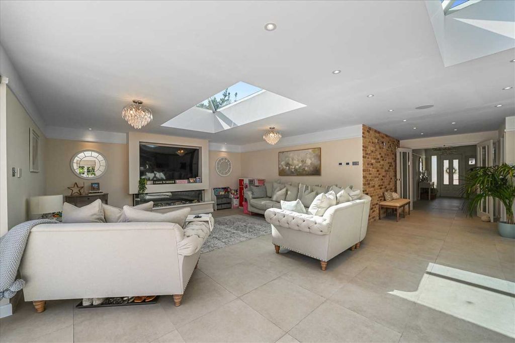 Property photo 3 of 24